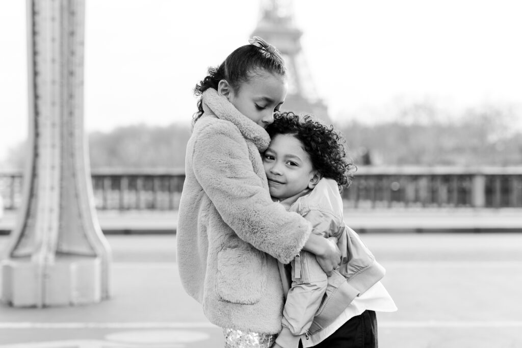 Paris photographer captures a heartfelt family moment