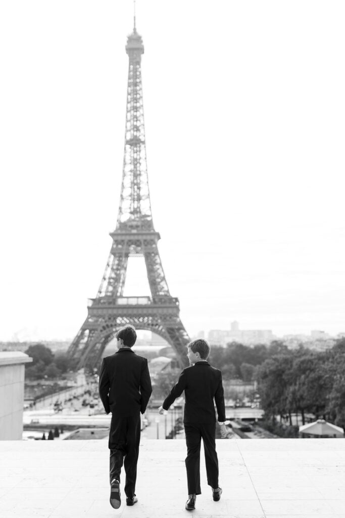 Paris family photoshoots in black and white, Spring 2025