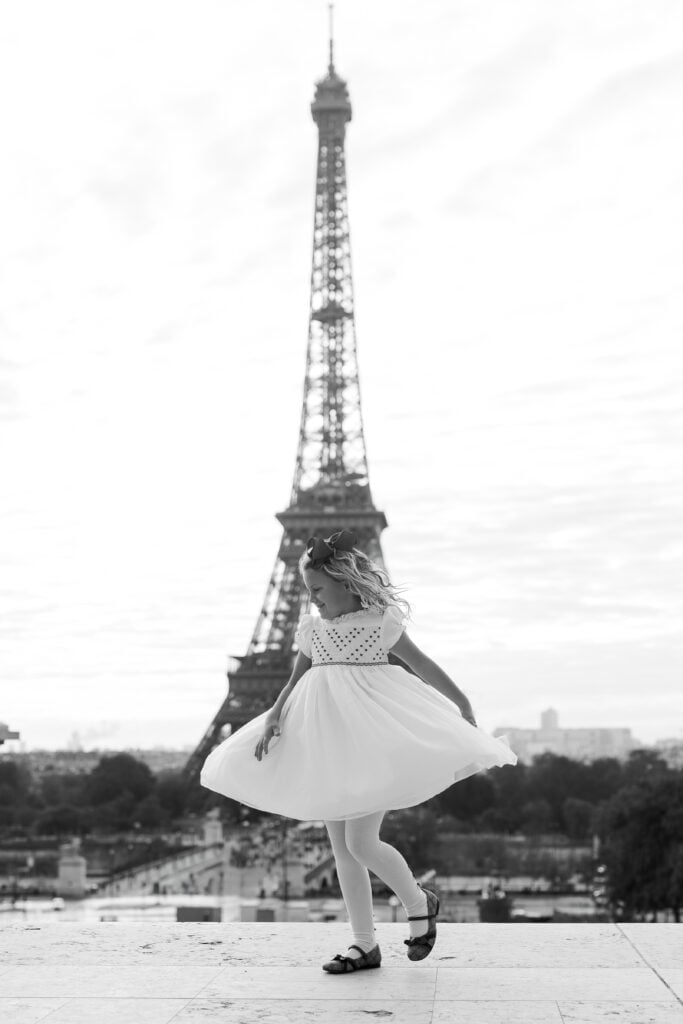 Paris Spring 2025: Fashion photography with Eiffel Tower backdrop