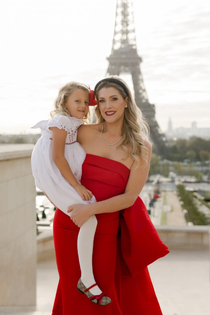 Portrait of mother holding daughter at Trocadéro in Paris by Katie Donnelly Photography