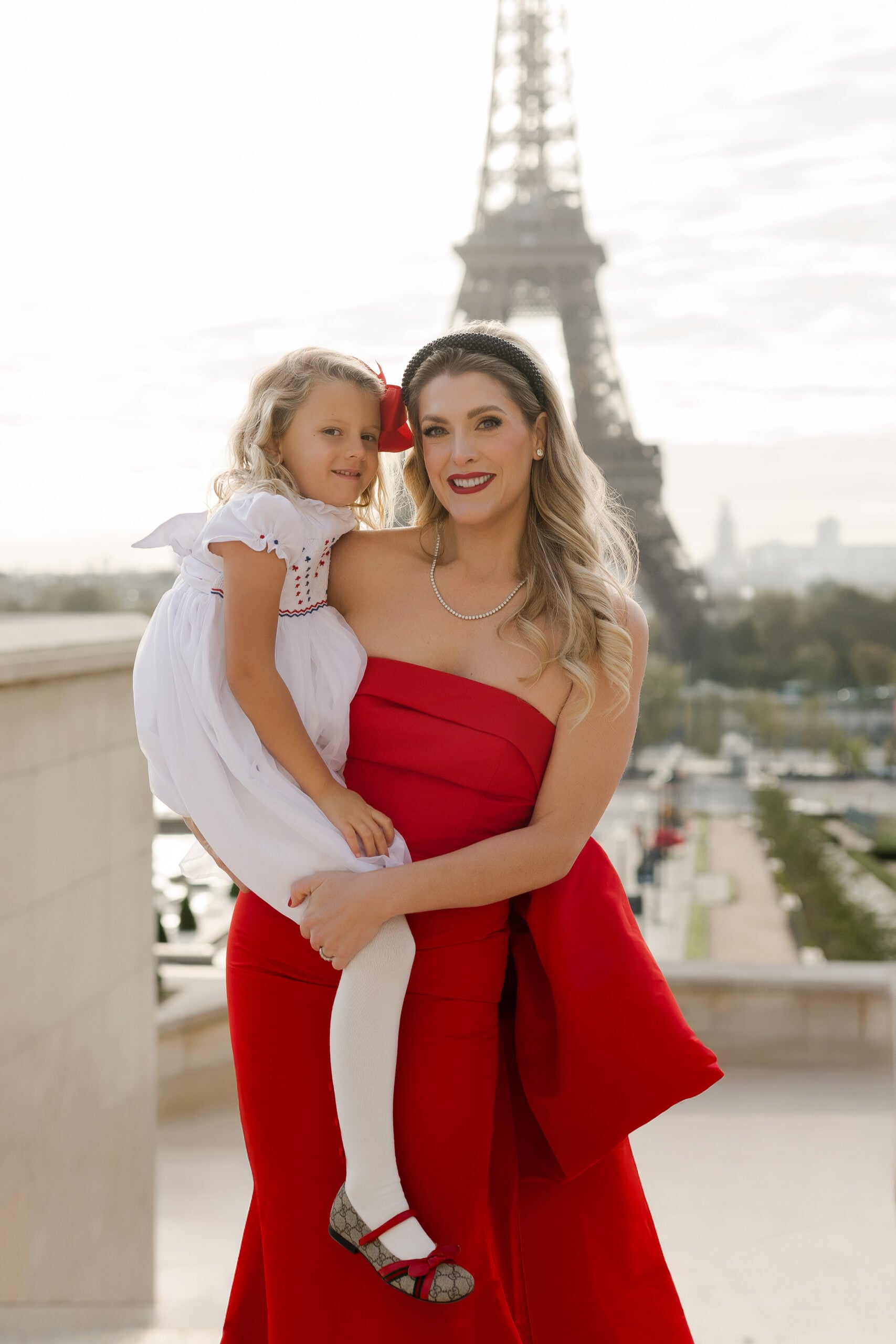 Portrait of mother holding daughter at Trocadéro in Paris by Katie Donnelly Photography