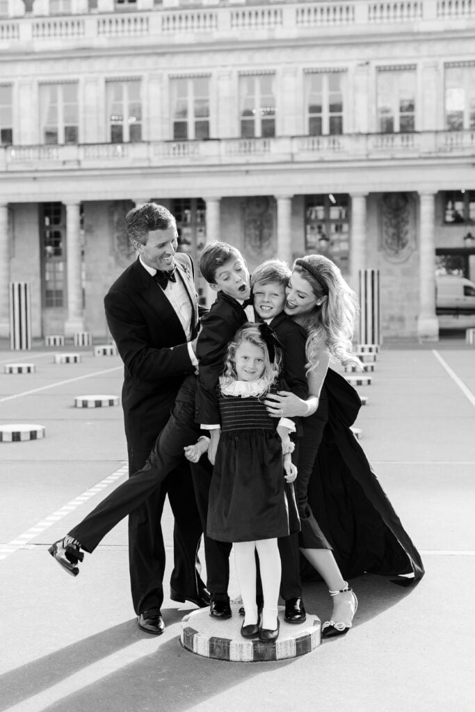Top 10 black and white family photoshoots in Paris.