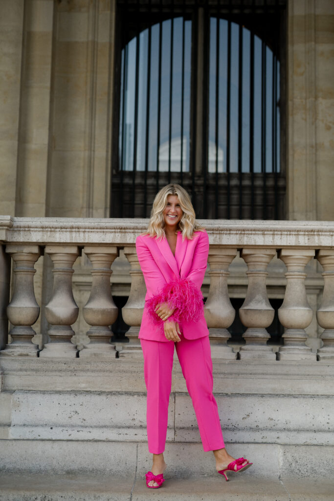 Timeless spring solo shoot in Paris, dressed in pink