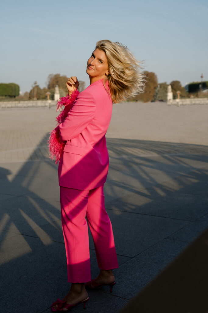 Timeless spring solo shoot in Paris, dressed in pink