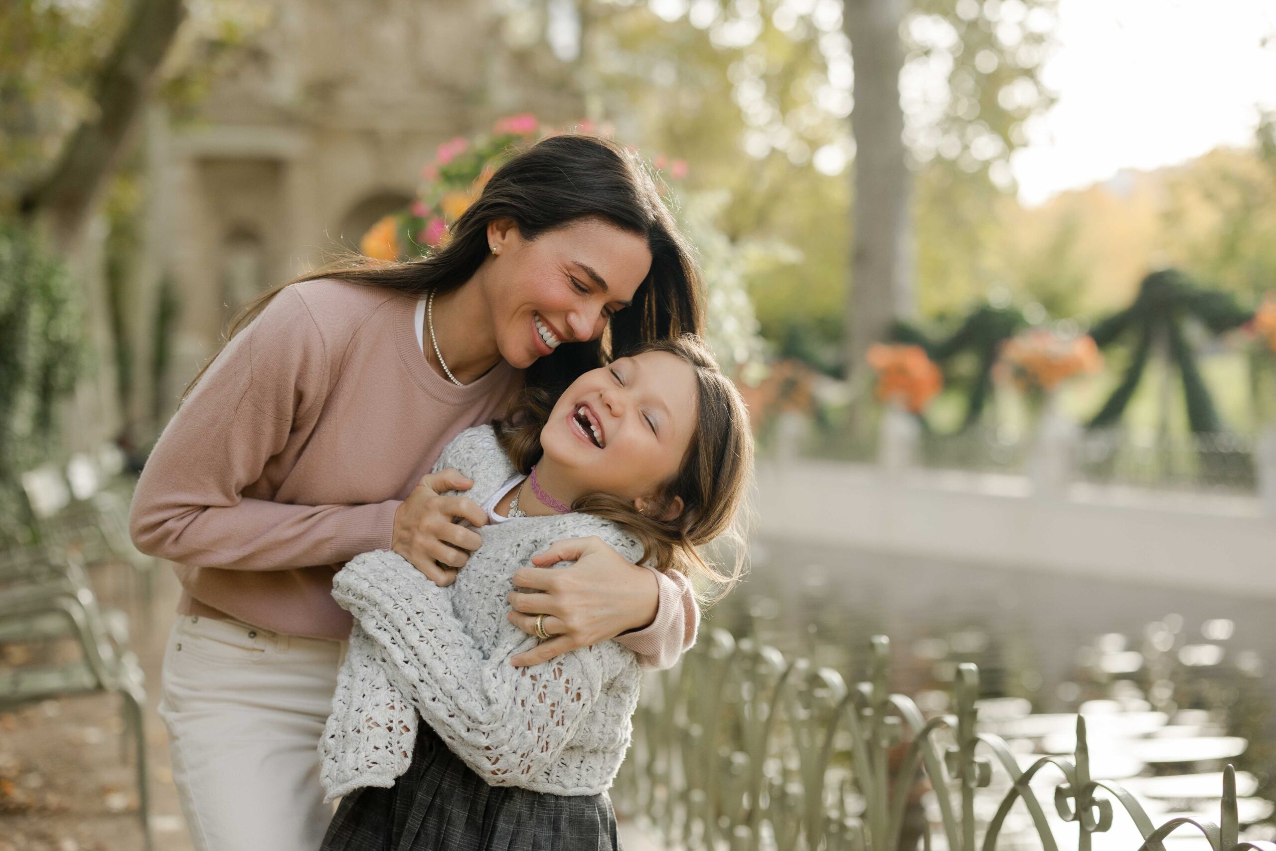 Creative Family Photoshoot Ideas in Paris Parks