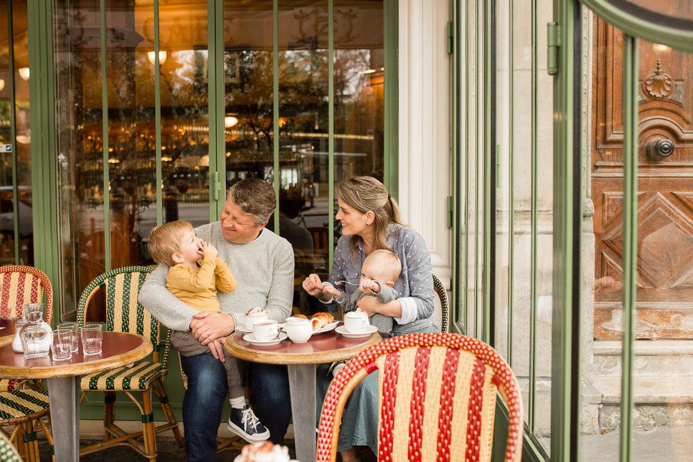 Portrait of family at Paris café: client reference photo for solo Paris photoshoot