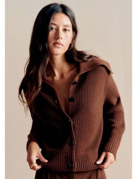 Sézane Tim chunky knit cardigan in chestnut brown for winter in Paris